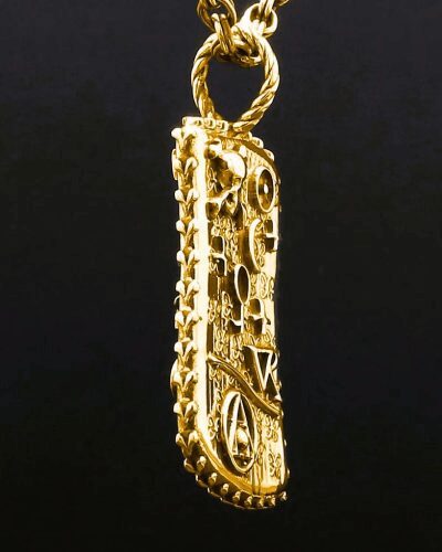 A gold pendant with the word " new york ".